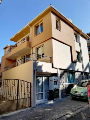Rooms and Apartments Vili
